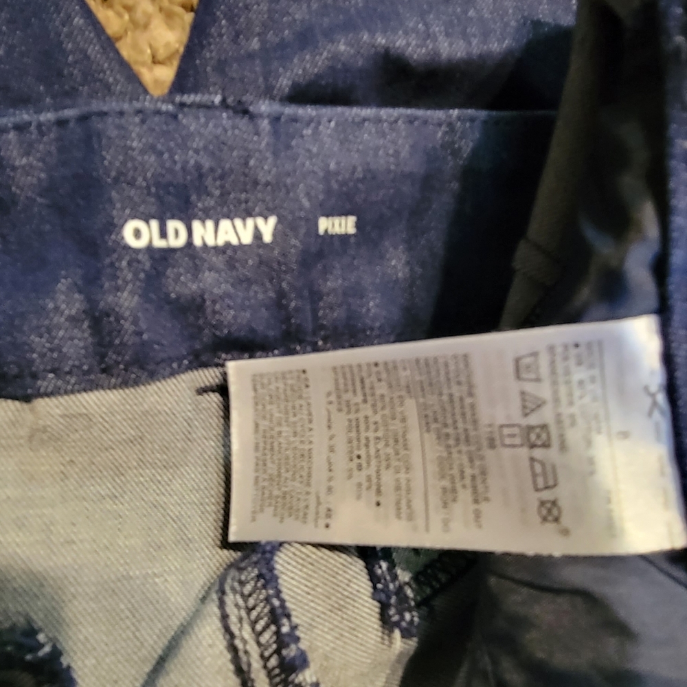 🔥🔥HP🔥🔥6-19-23🔥🔥NWOT WOMENS OLD NAVY PIXIE CAPRIS BLUE JEAN SIZE 8 - Picture 3 of 4